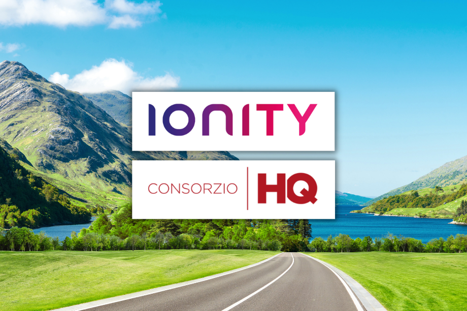 Paesaggio lago con logo Ionity